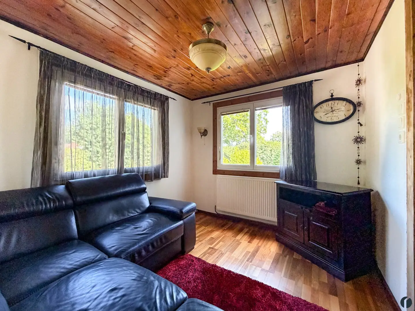 Family home with garden pool and Danube location