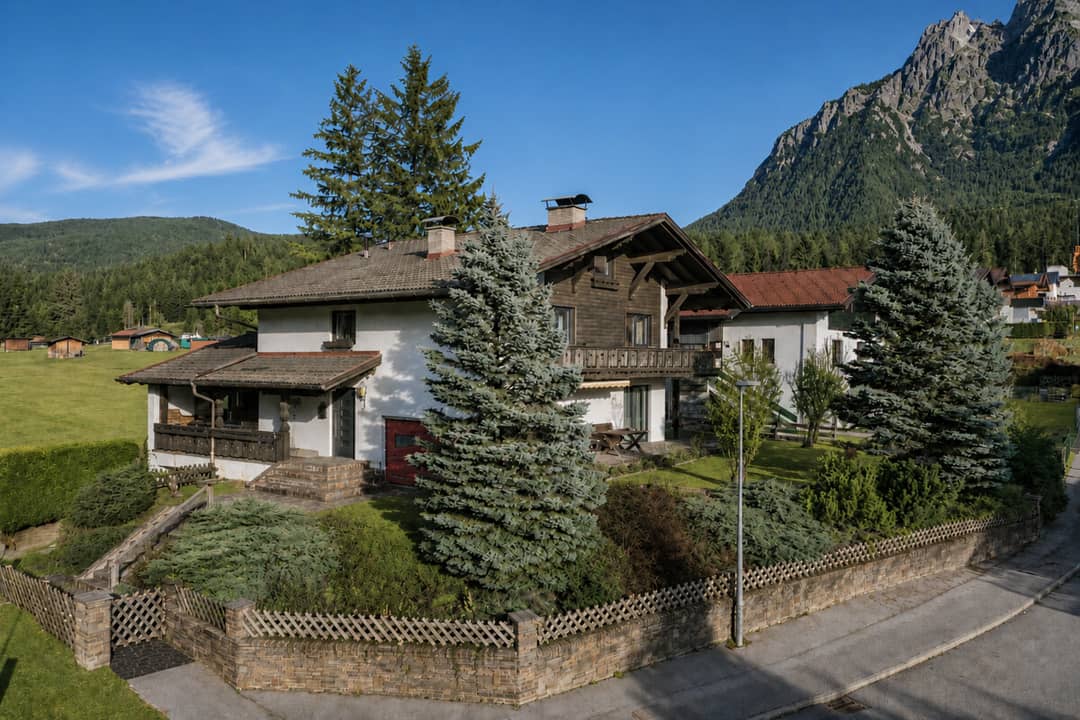 Charmantes Zweifamilienhaus mit Garten und Balkon in sonniger Lage