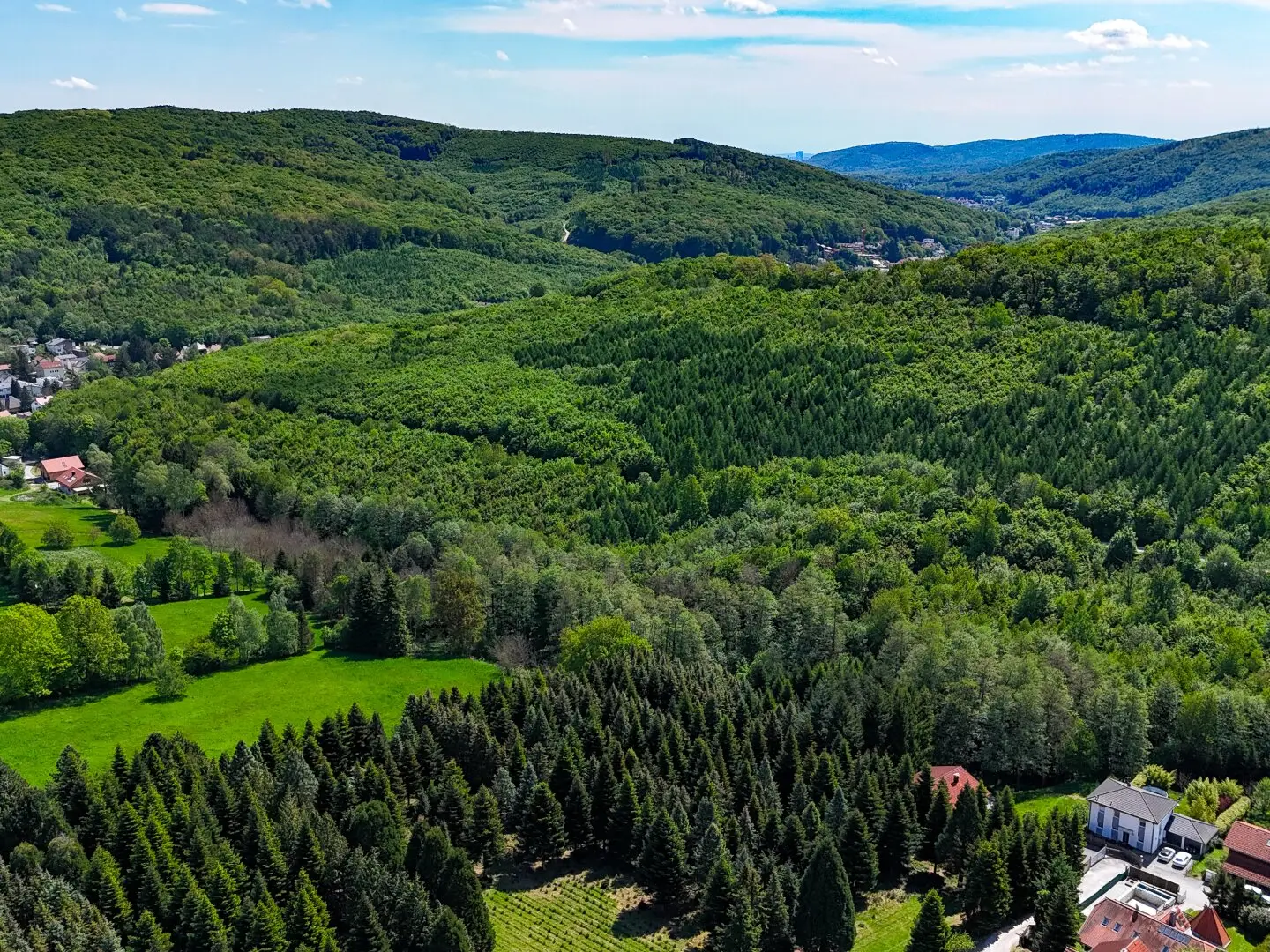 TRAUMGRUNDSTÜCK in der Wienerwaldgemeinde Gablitz! Über 1.700 qm Eigengrund - Teilung in 2 Parzellen möglich