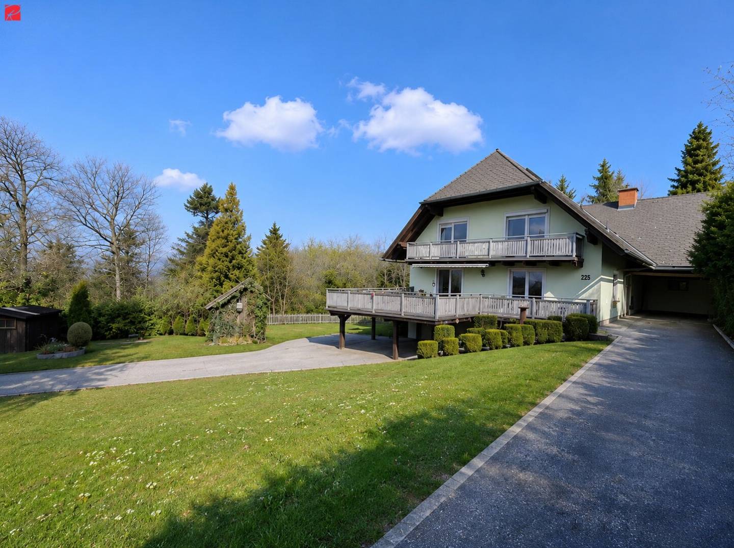 Mehrfamilienhaus mit Whirlpool, 350m²