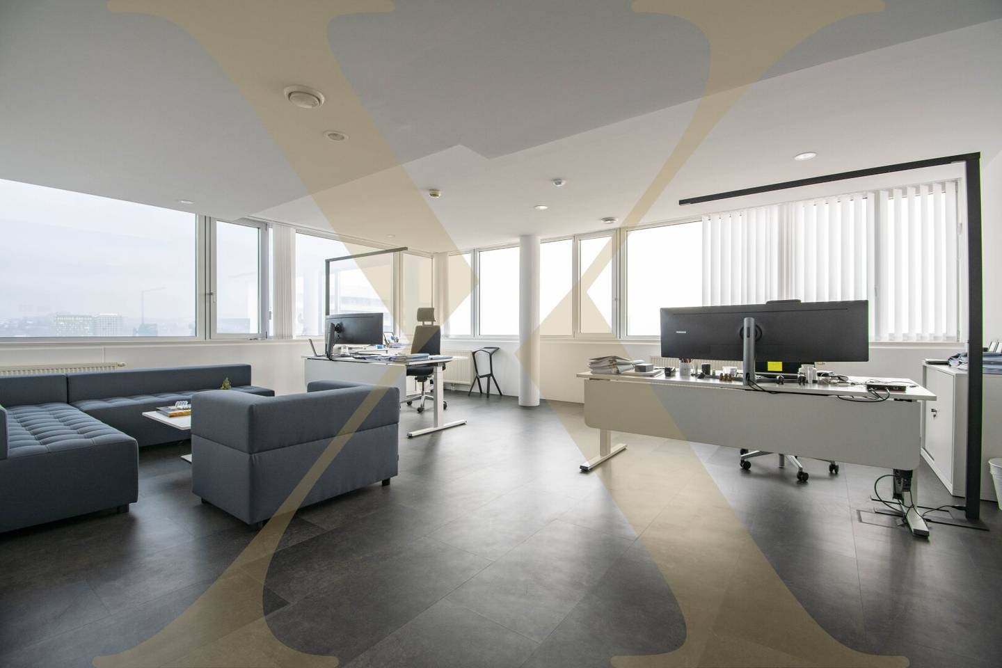 Bright and modern office space (15th floor) in City Tower II in Linz for rent!