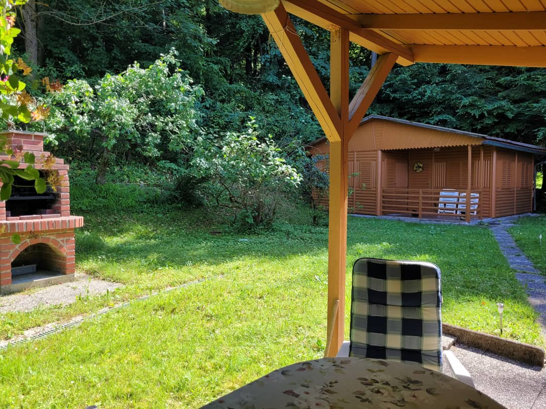 Garten mit Saunahaus