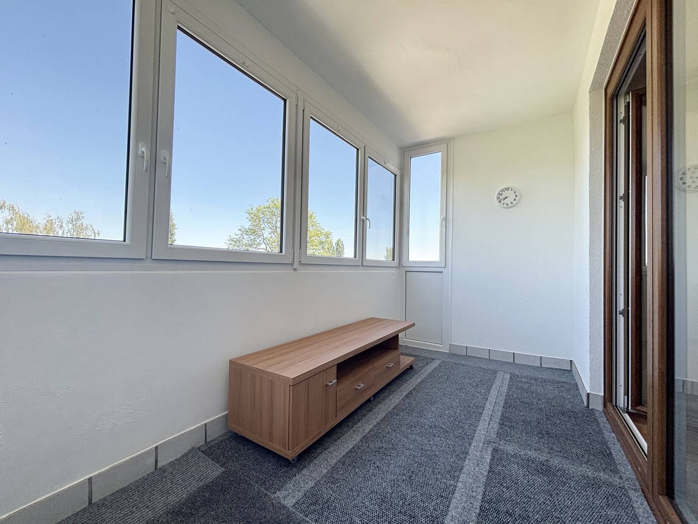 Helle 2 Zimmer Wohnung mit Loggia im Zentrum
