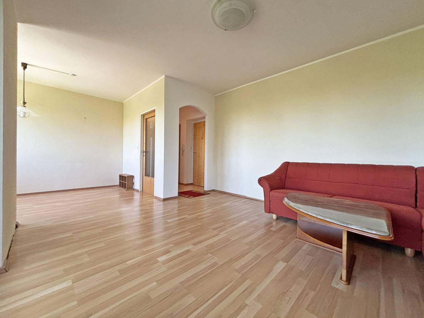 Helle 2 Zimmer Wohnung mit Loggia im Zentrum