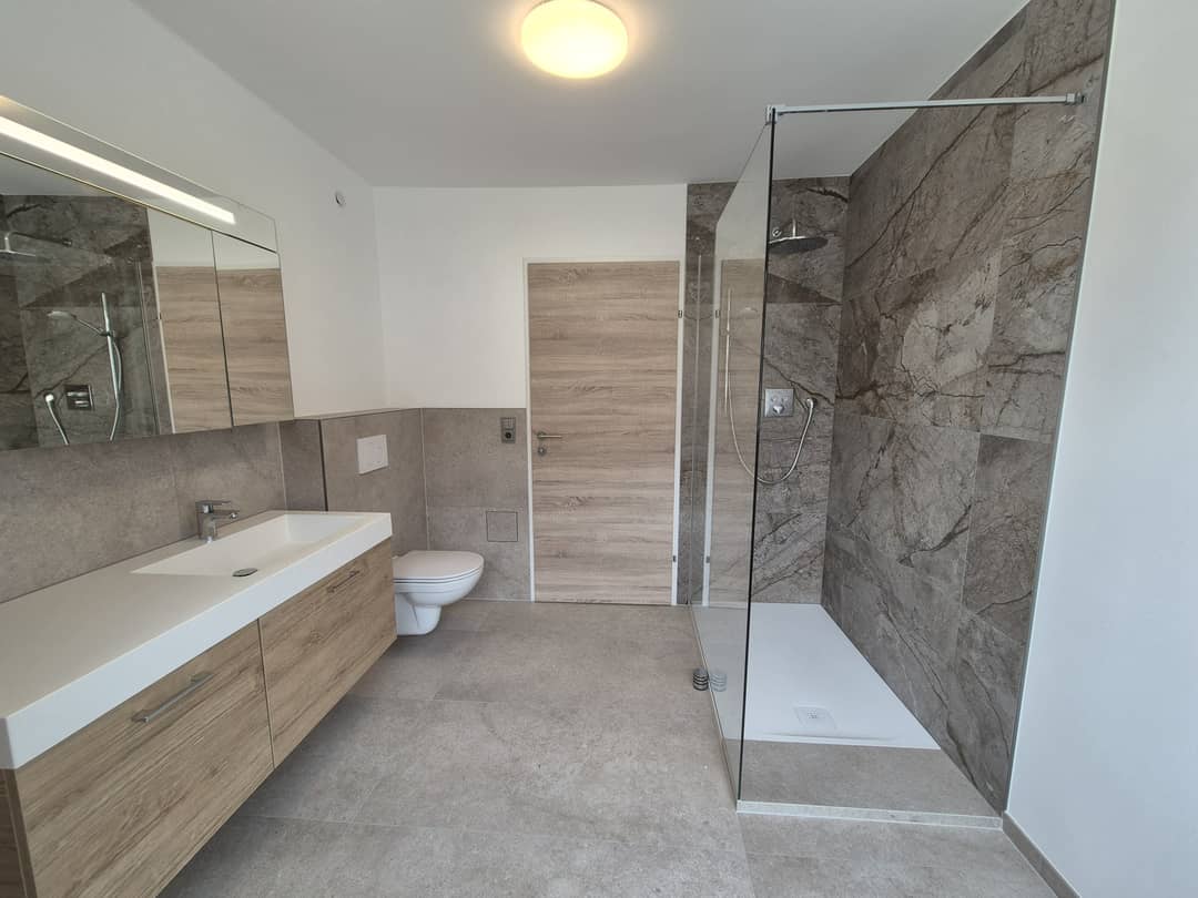 Bright 3 Room Apartment with Balcony and Garden