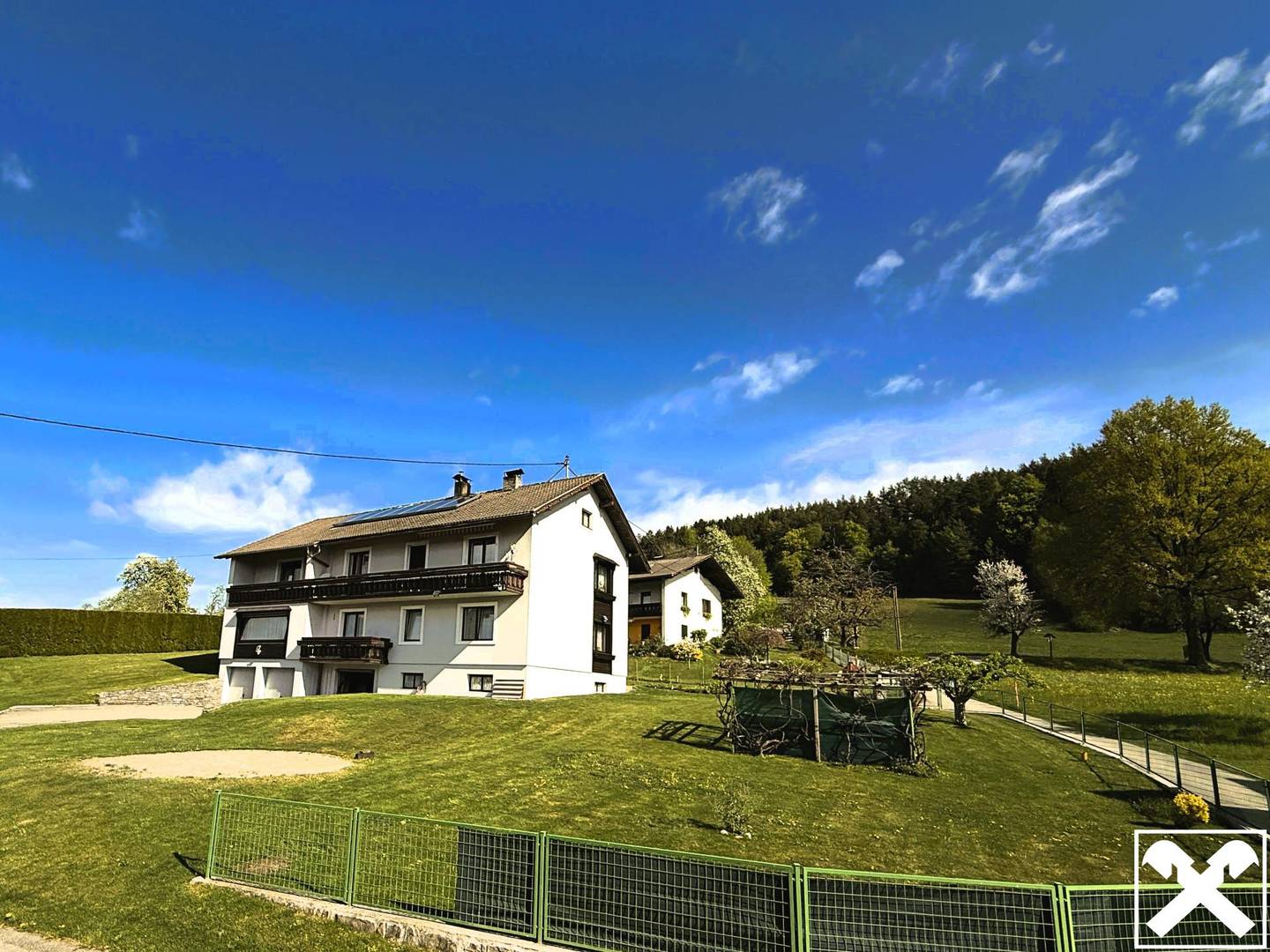 Zweifamilienhaus mit unverbaubarem Talblick und sonniger Südausrichtung