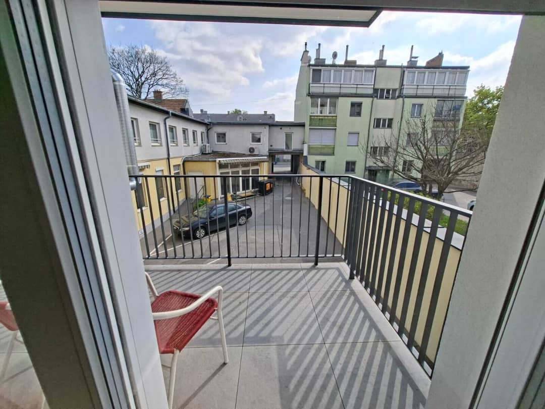 Renovated 3 Room Apartment with Balcony in Quiet Location