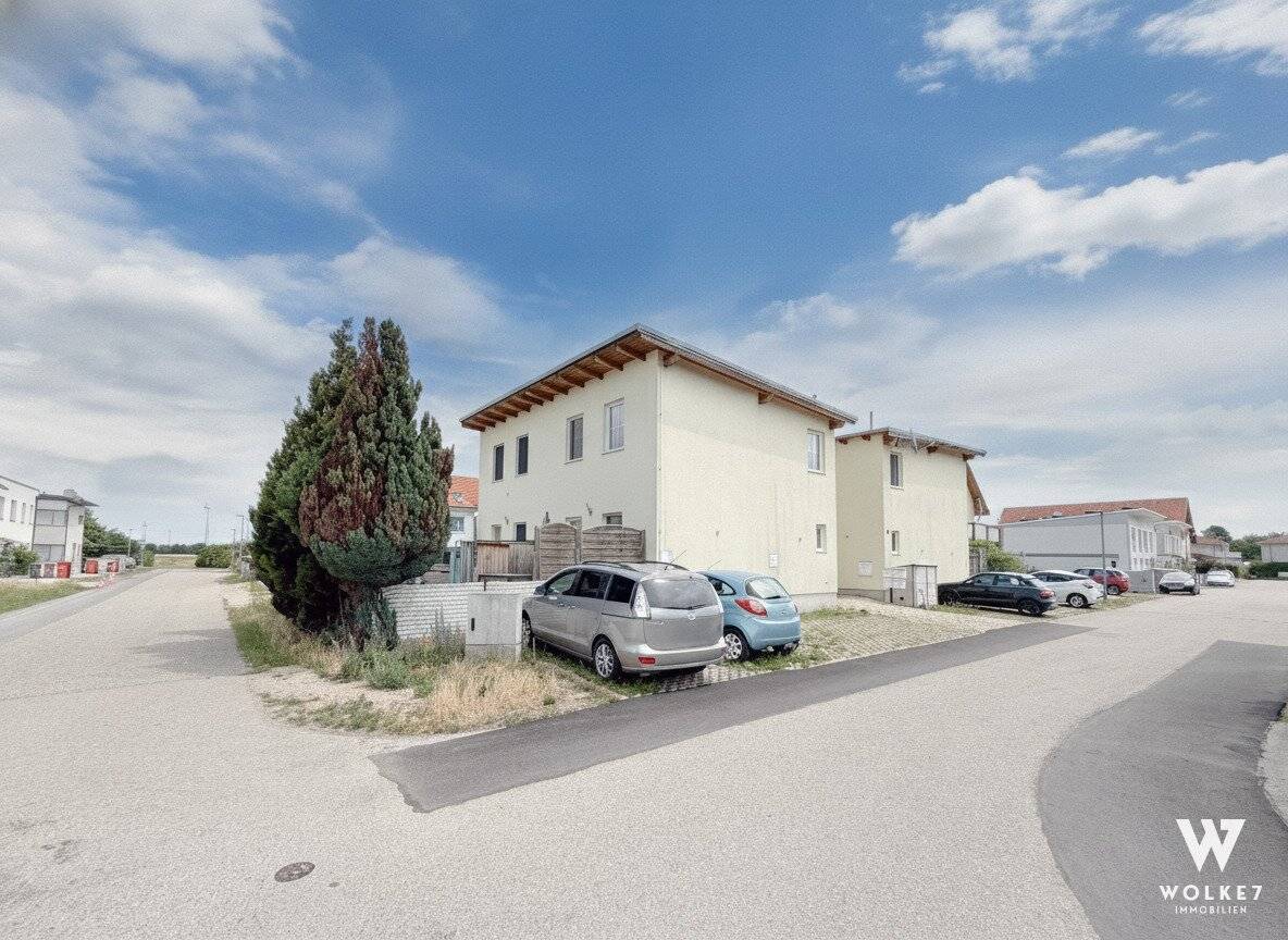 Vollvermietete Reihenhausanlage mit Photovoltaik in Seyring