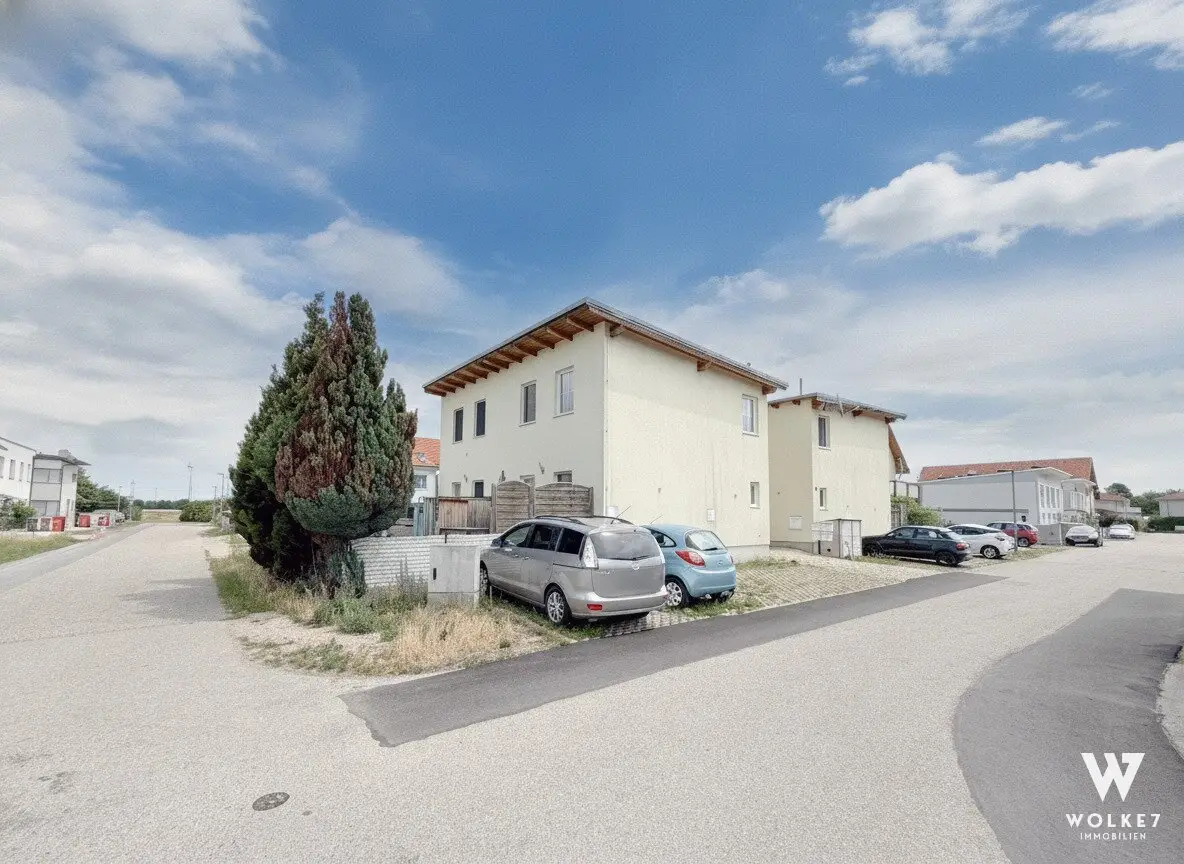 Vollvermietete Reihenhausanlage mit Photovoltaik in Seyring