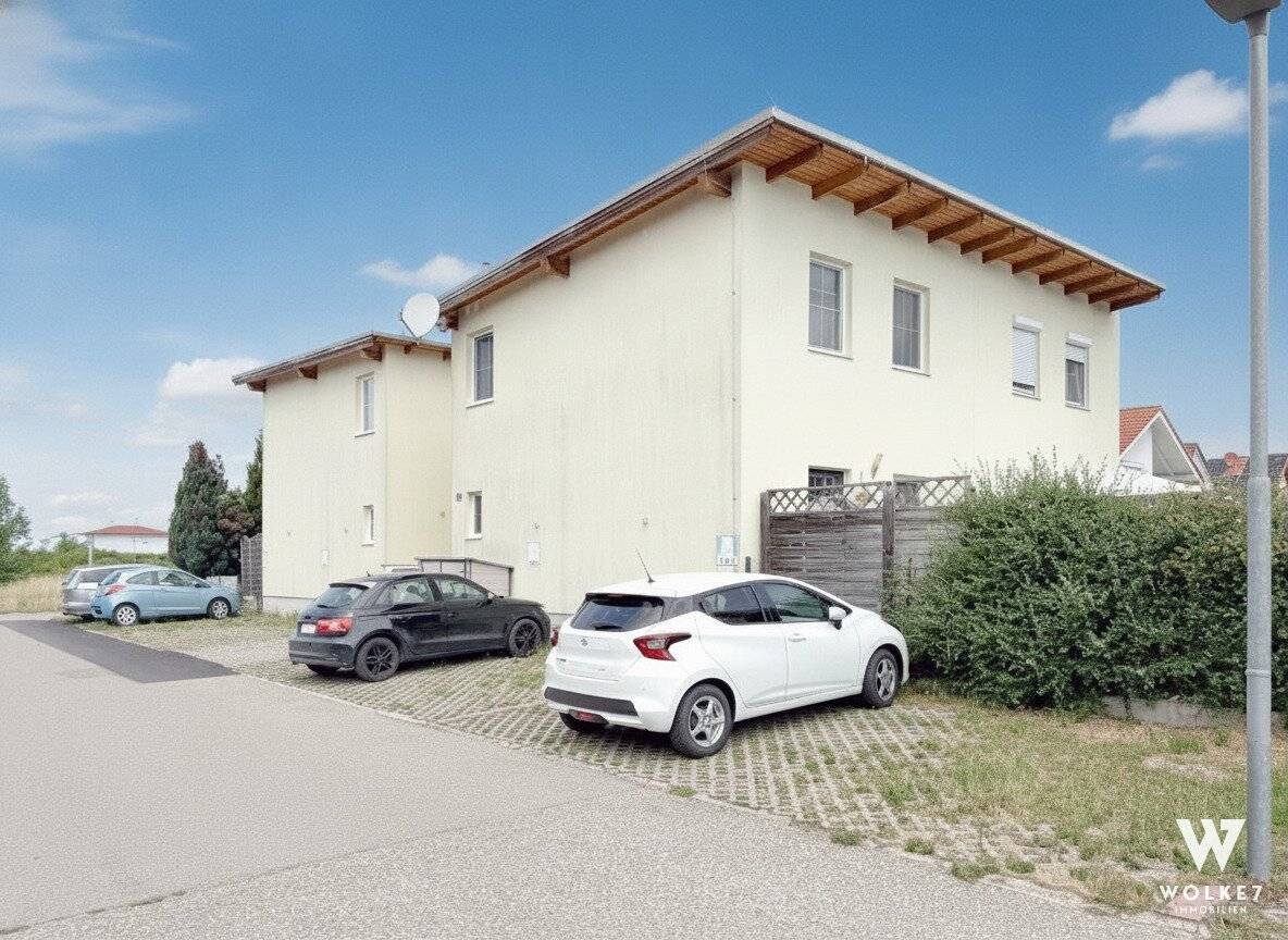 Vollvermietete Reihenhausanlage mit Photovoltaik in Seyring
