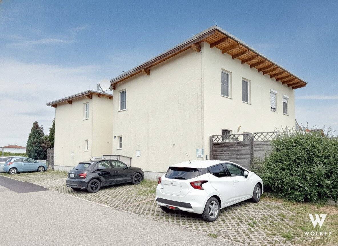 Vollvermietete Reihenhausanlage mit Photovoltaik in Seyring