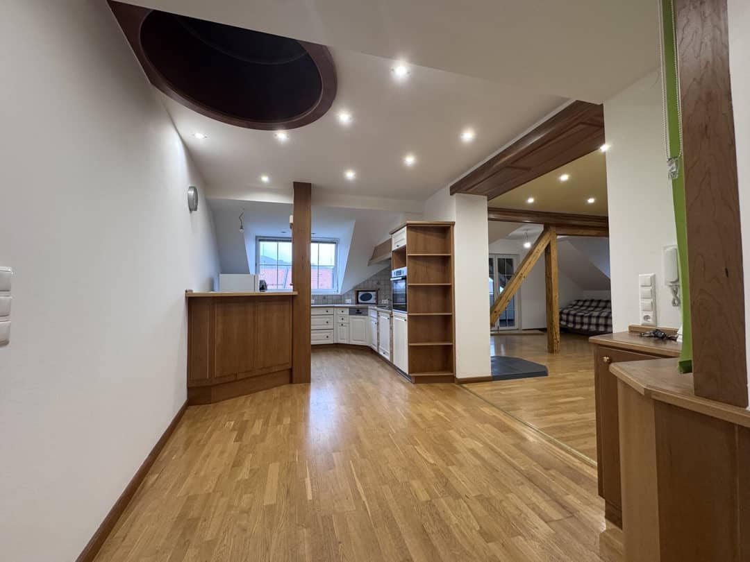 Dachgeschosswohnung mit Loggia und Fernblick