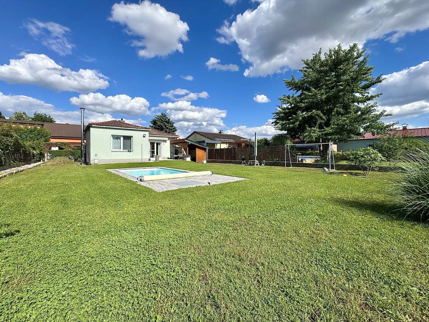 Bungalow with Pool and Terrace in Peaceful Location