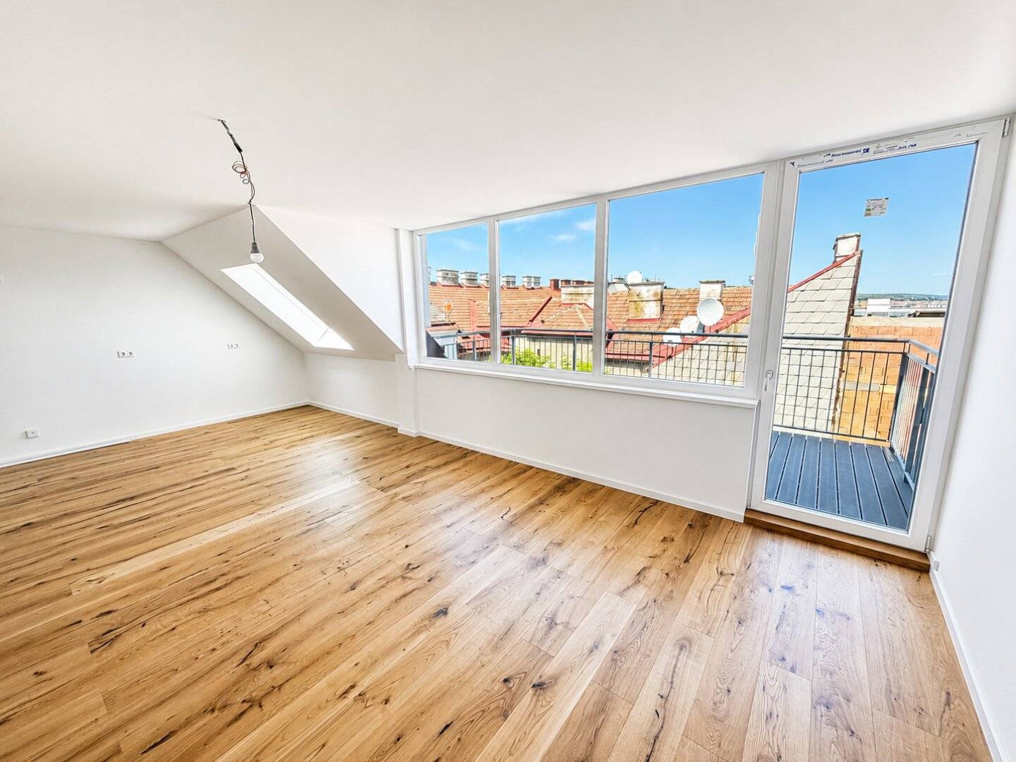 Penthouse above Vienna's rooftops, Maisonette with panoramic view near the subway! Balcony &amp; Terrace!
