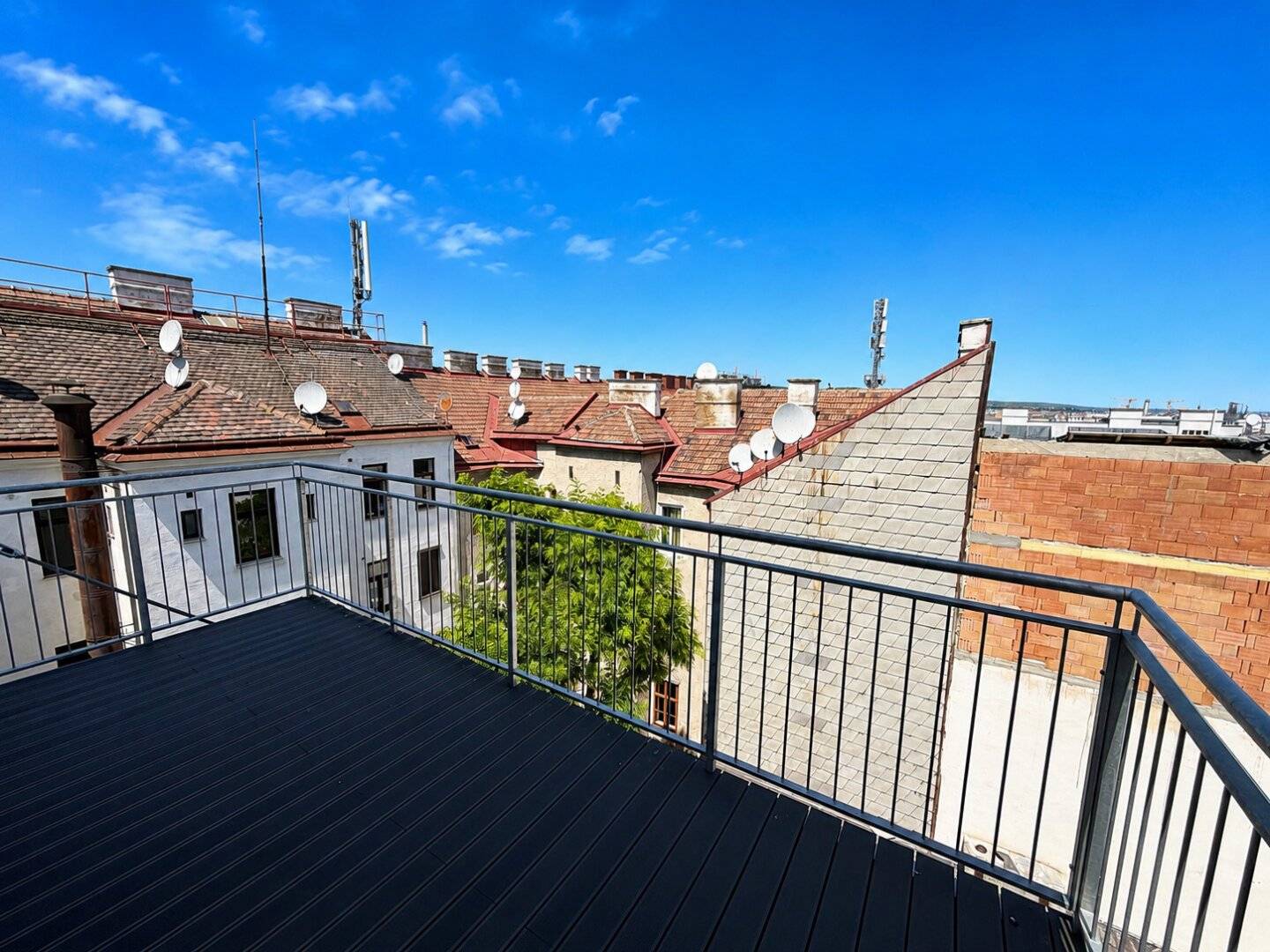 Penthouse above Vienna's rooftops, Maisonette with panoramic view near the subway! Balcony &amp; Terrace!
