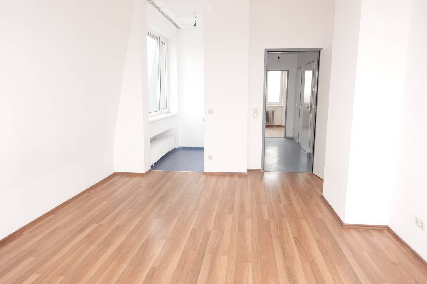Helle Dachgeschosswohnung mit Fernblick in Wien