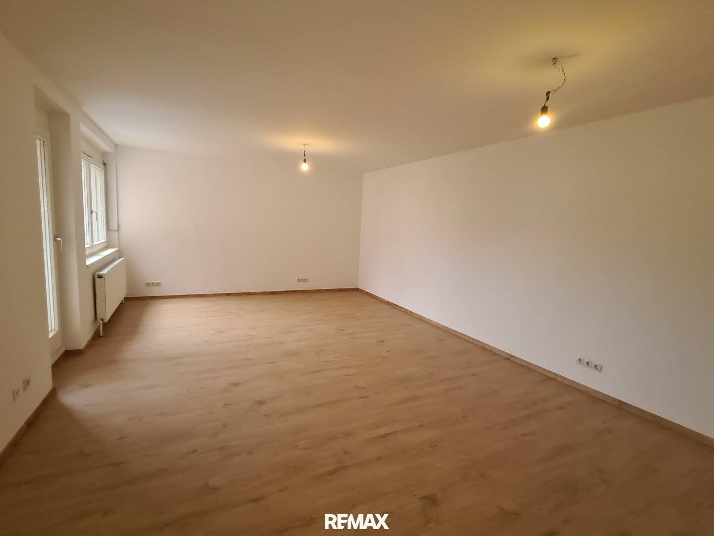 Bright 3 Room Apartment with Loggia in Quiet Location