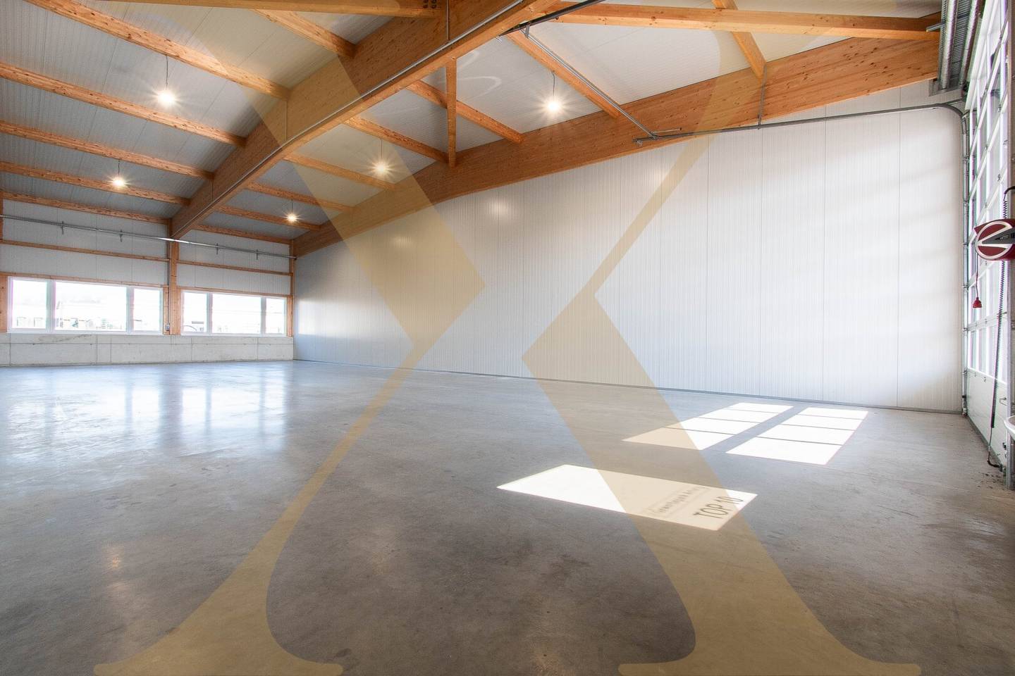 Like-new and heated warehouse or commercial hall with roll door in Arbing (Perg district) for rent and not otherwise specified? no, just for rent? no, keep as provided: for rent actually