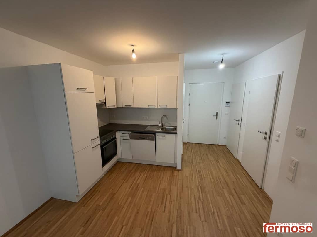 Helle 2 Zimmer Wohnung mit Balkon und Einbauküche