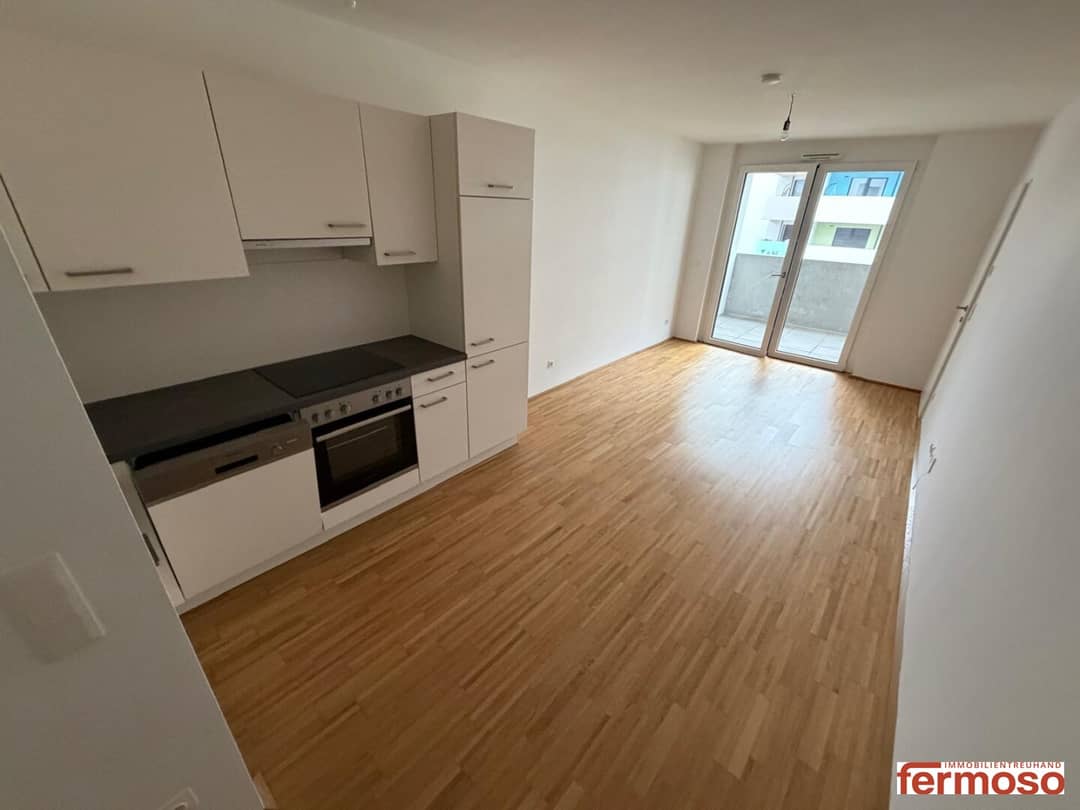 Bright Apartment with Balcony and Fitted Kitchen near Höchstädtplatz