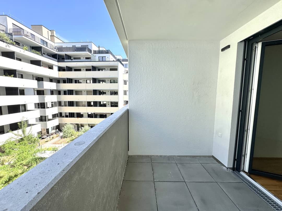 Helle 2 Zimmer Wohnung mit Balkon und Einbauküche