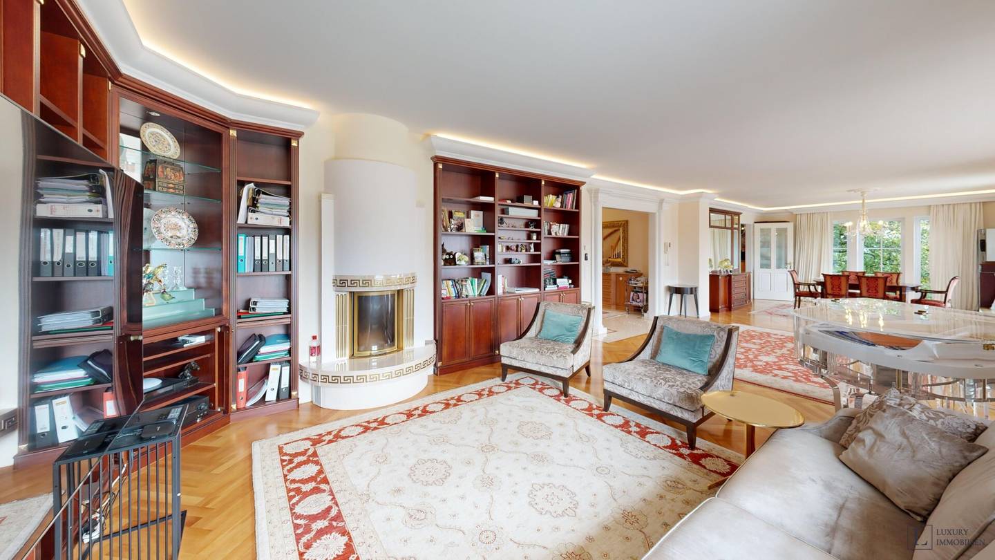 Klassische Villa mit Panoramablick und Pool