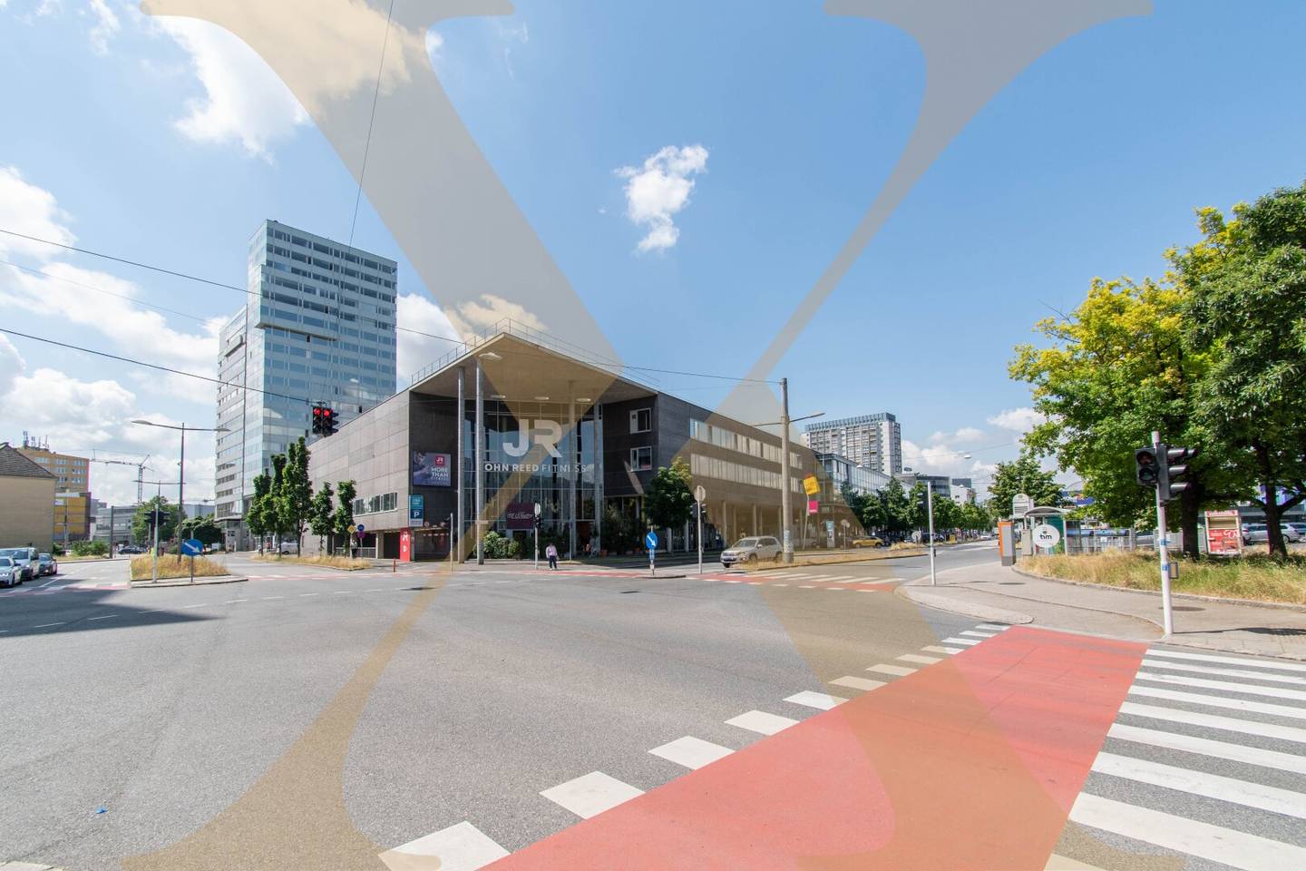Ideally located office space (optional with storage) in Lenaupark in Linz for rent