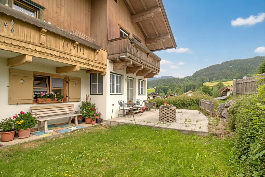 Charming house share with balcony and terrace in sunny location