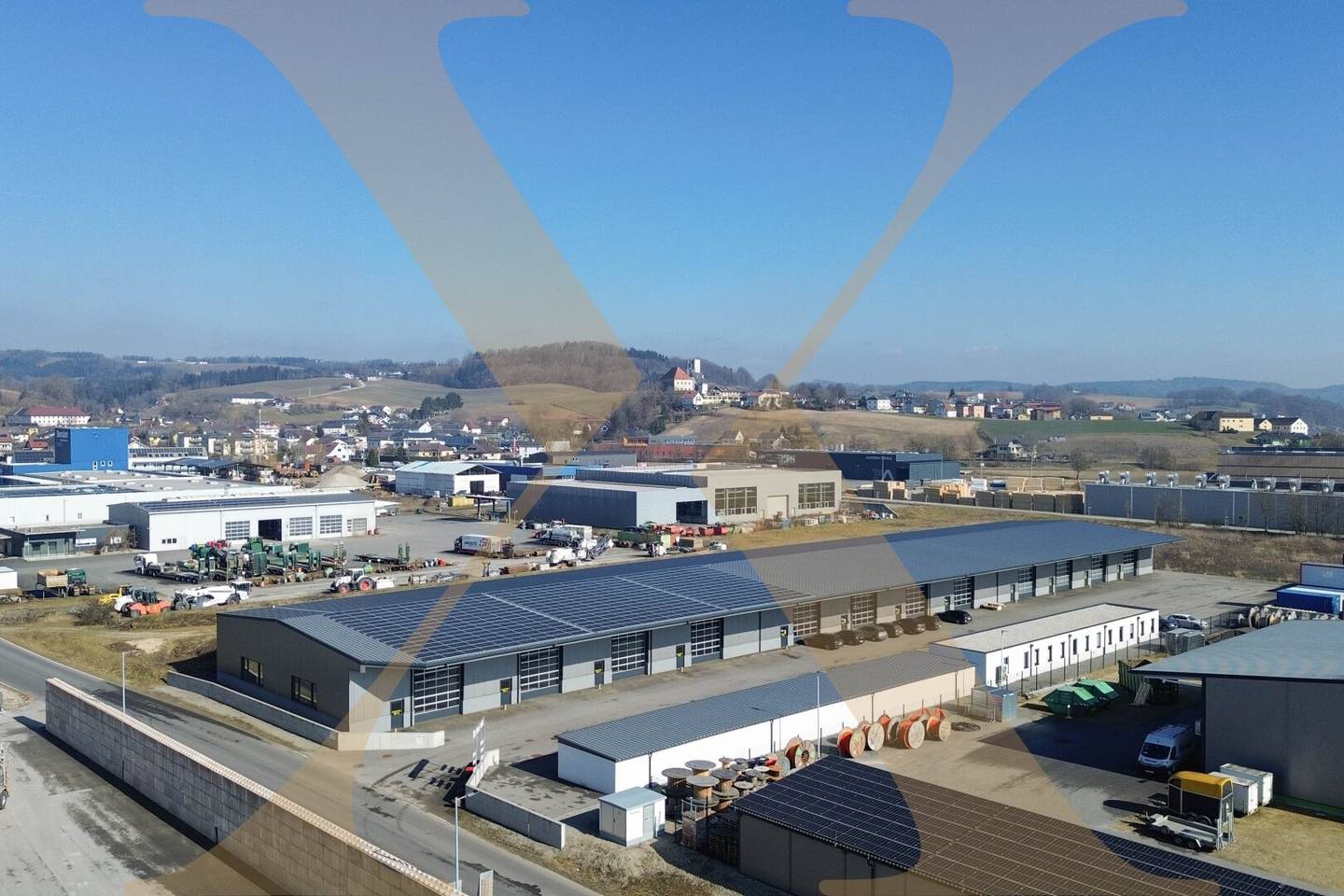 Like-new and heated warehouse or commercial hall (divisible) in Arbing (Perg District) for rent