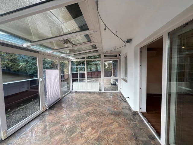 Helle Wohnung mit Wintergarten und Terrasse