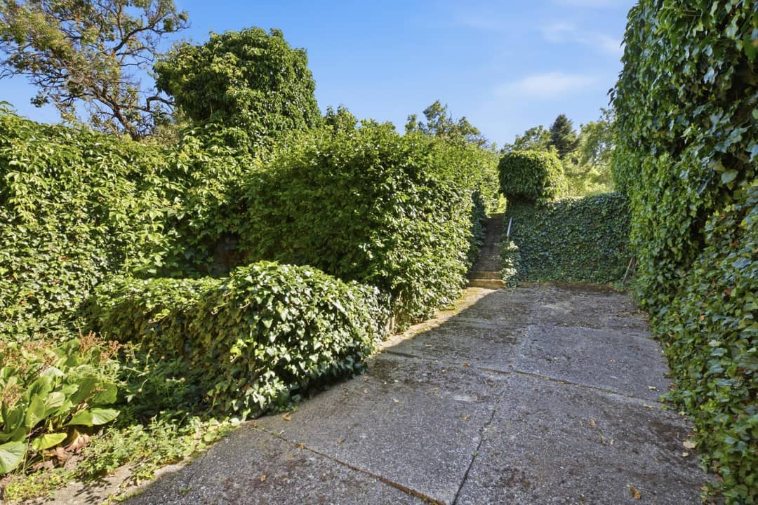 Gepflegtes Bauernhaus mit Garten und Nebengebäude in Lavendeldorf