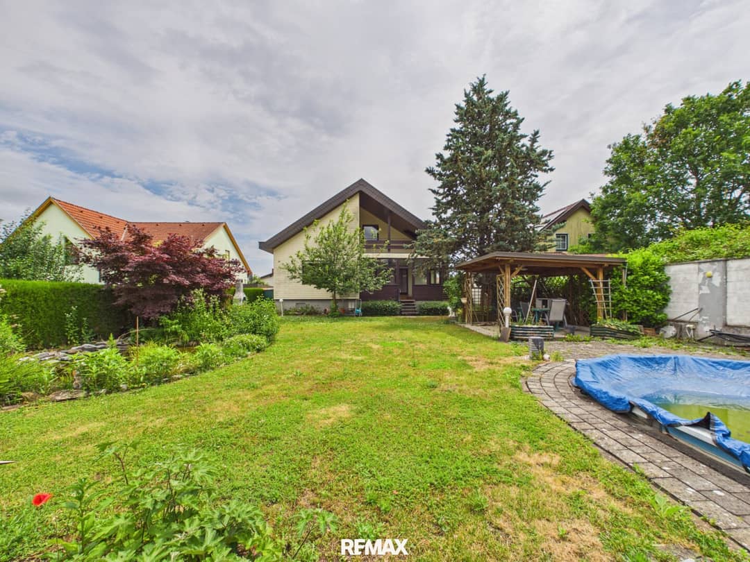 Einfamilienhaus mit Garten Pool und Wintergarten