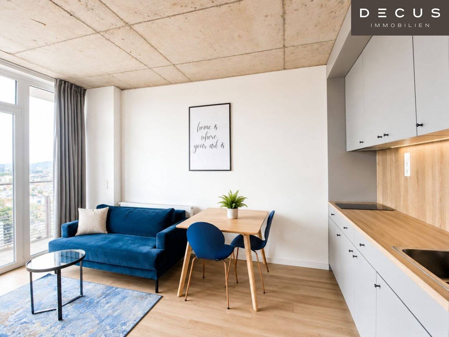 Apartment with balcony and city view in TrIIIple