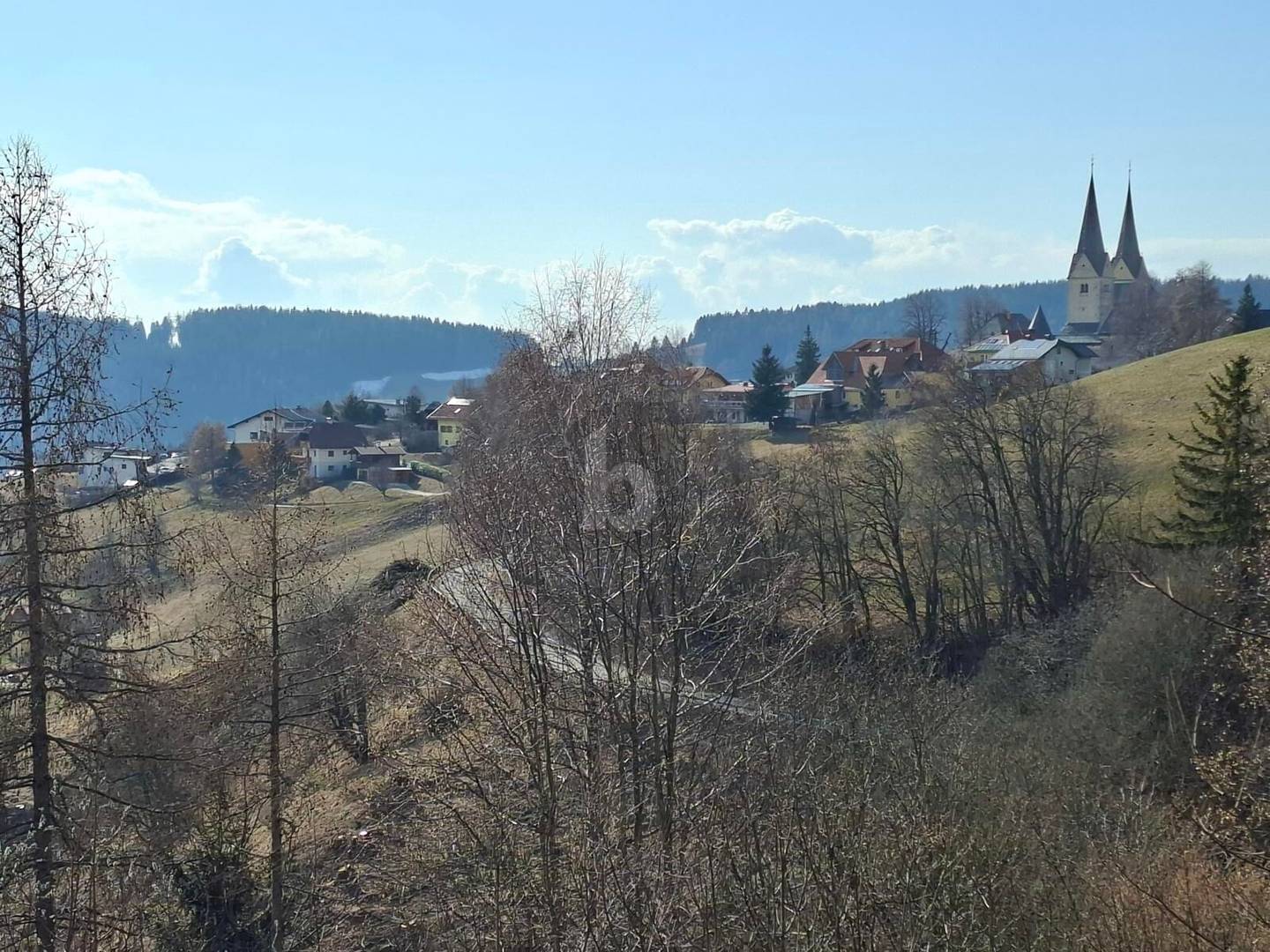 Familienwohnung mit Wintergarten und eigener Quelle