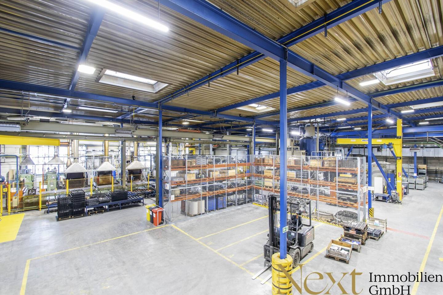 Versatile warehouse and production hall with office in a top location in Marchtrenk for rent 2,500 kVA available