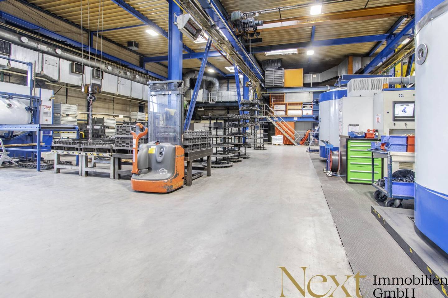 Versatile warehouse and production hall with office in a top location in Marchtrenk for rent 2,500 kVA available
