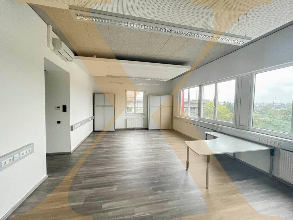 Modern and air-conditioned office/clinic space for rent in Linz city center
