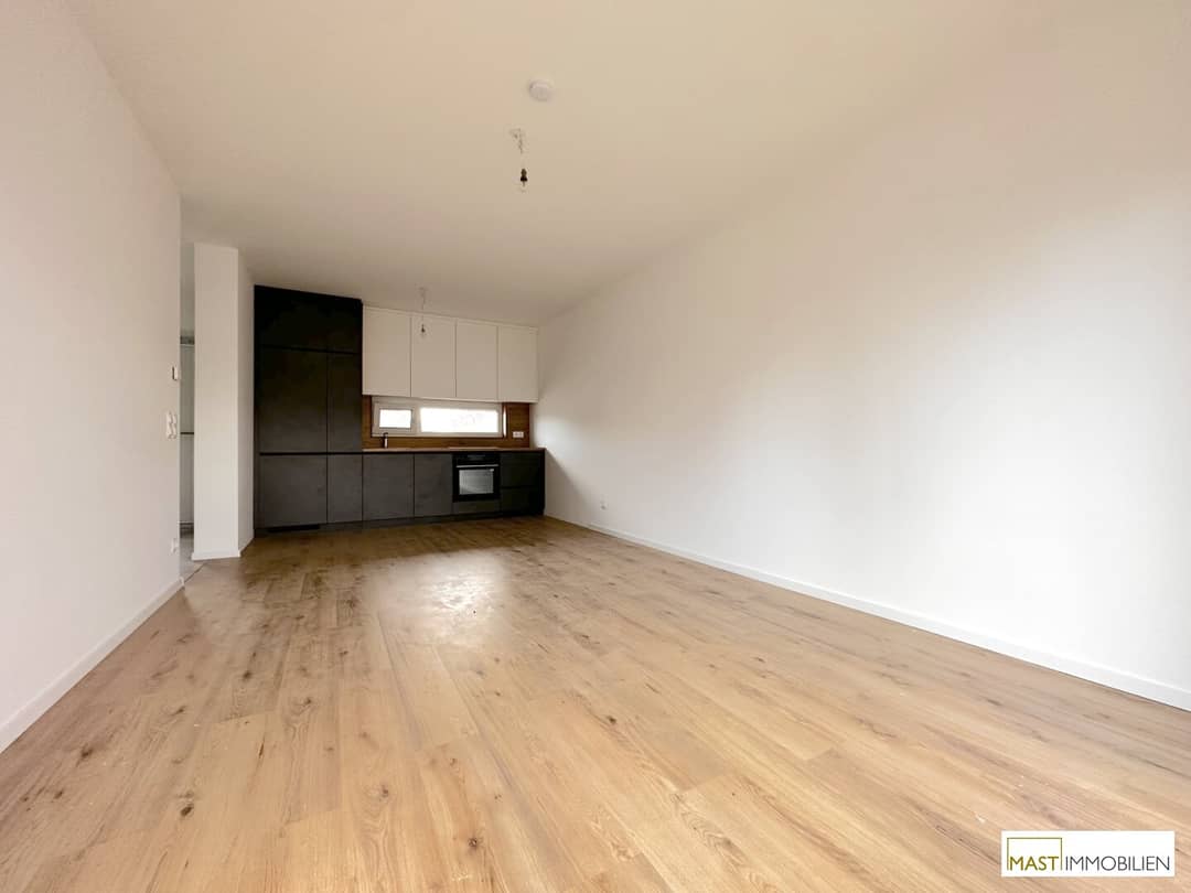 Neubauwohnung mit Balkon und Einbauküche