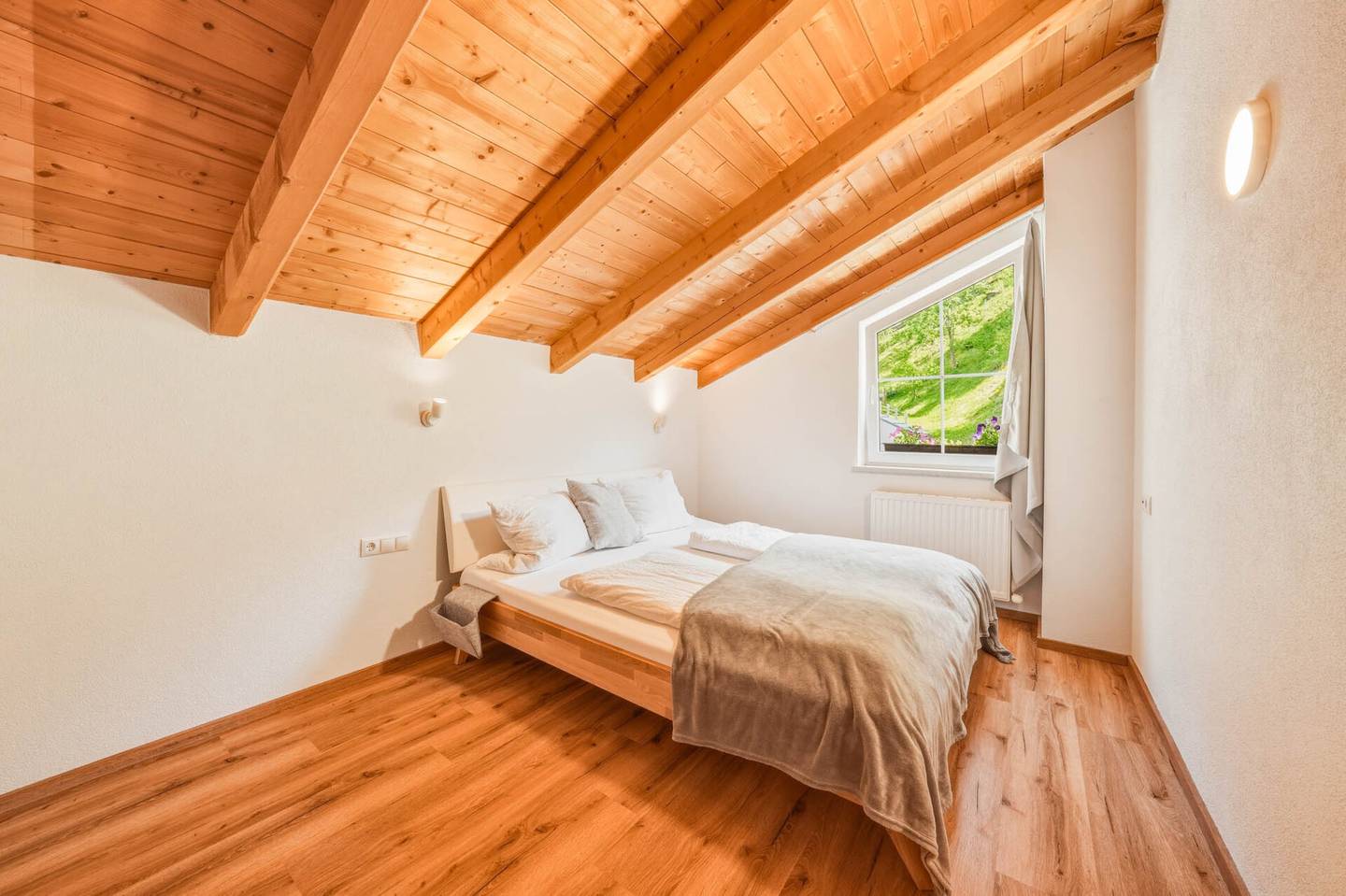Apartmenthaus mit Balkonen und Terrassen in Skiliftnähe