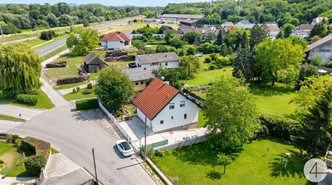 Family house with large garden and full basement