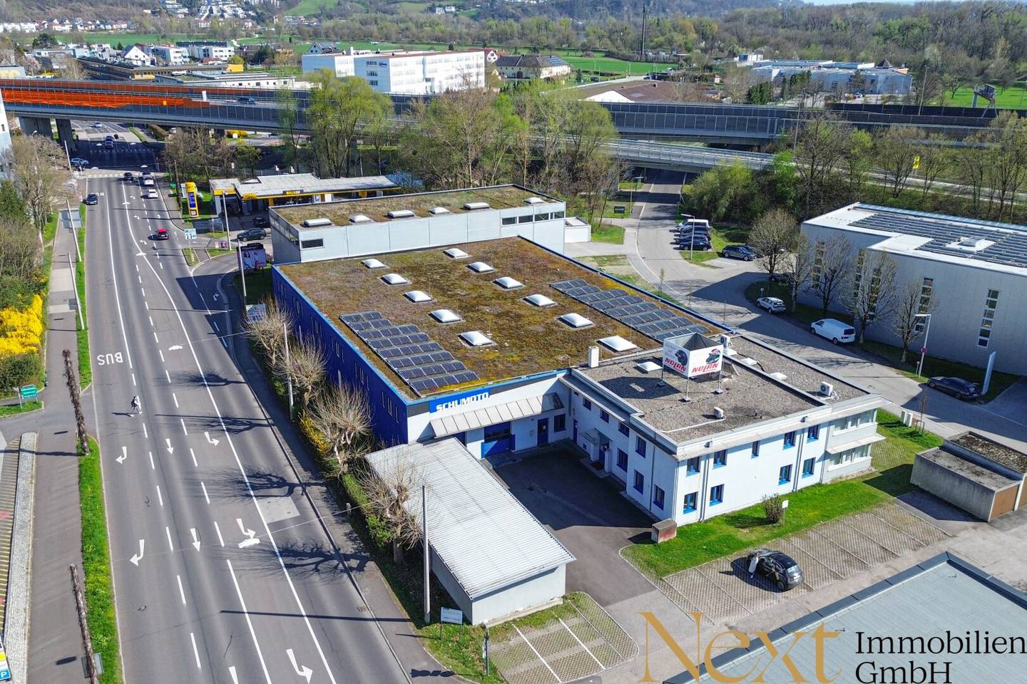 Versatile commercial property with office and warehouse space in a prime location in Urfahr for rent