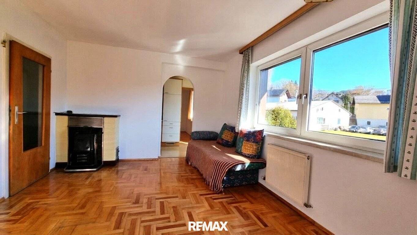 Sonnige Wohnung mit Balkon und Kamin am Ortsplatz