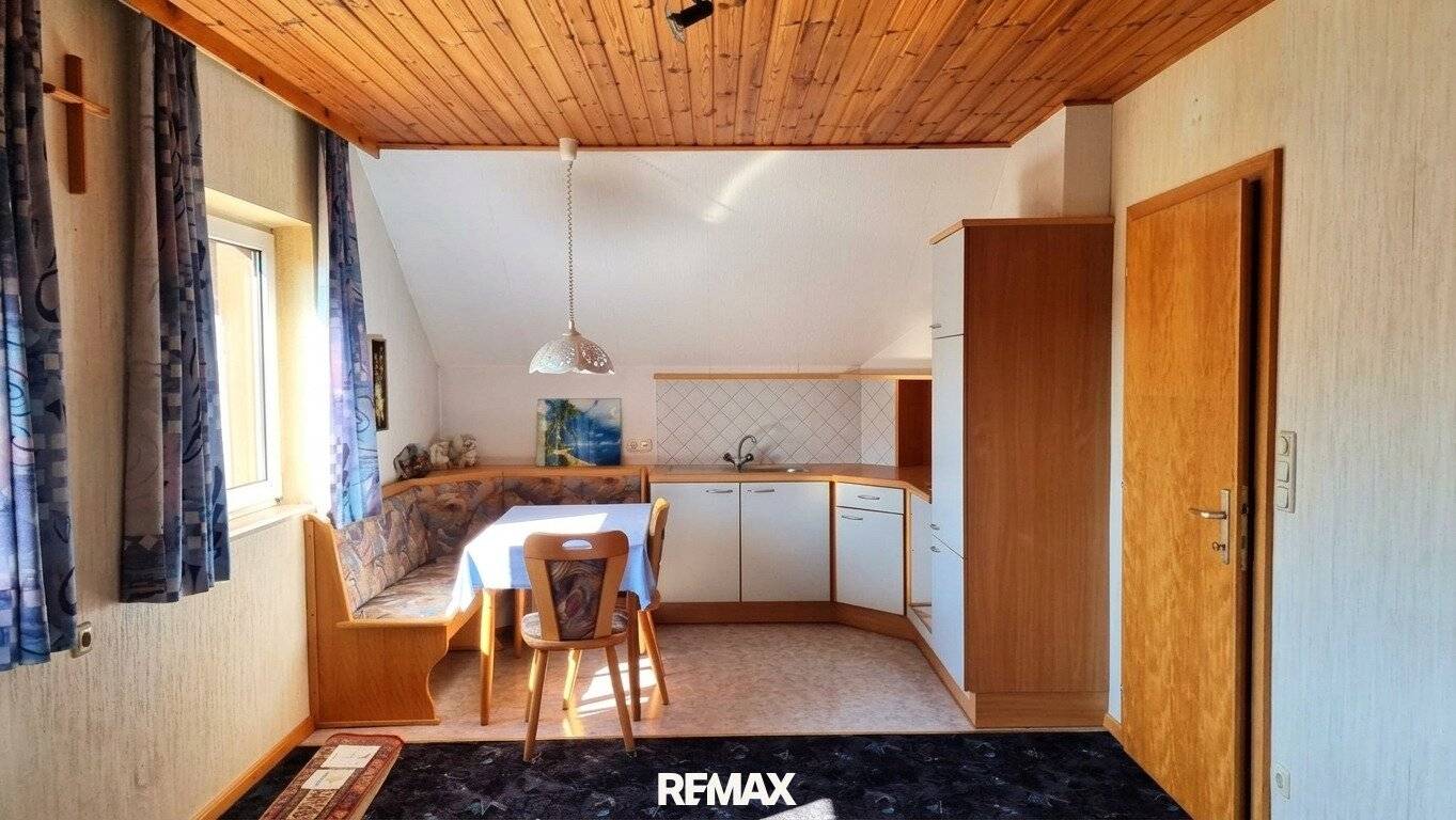 Sonnige Wohnung mit Balkon und Kamin am Ortsplatz