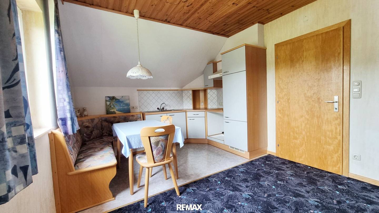 Sonnige Wohnung mit Balkon und Kamin am Ortsplatz