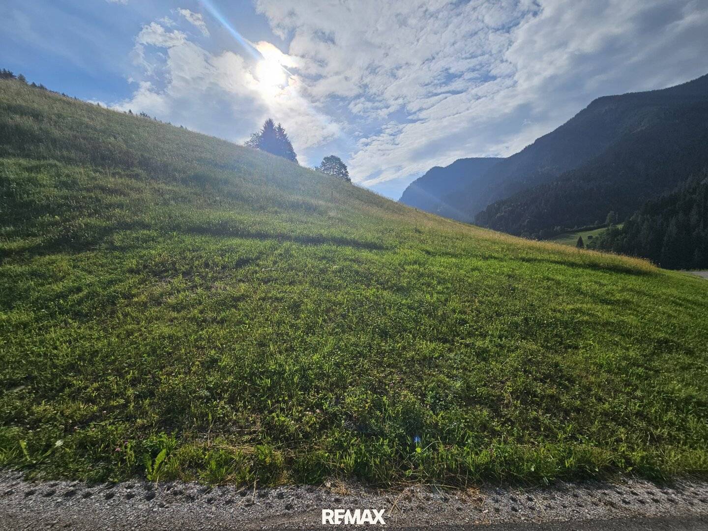 Grundstück mit Panoramablick und Bebauungsplan