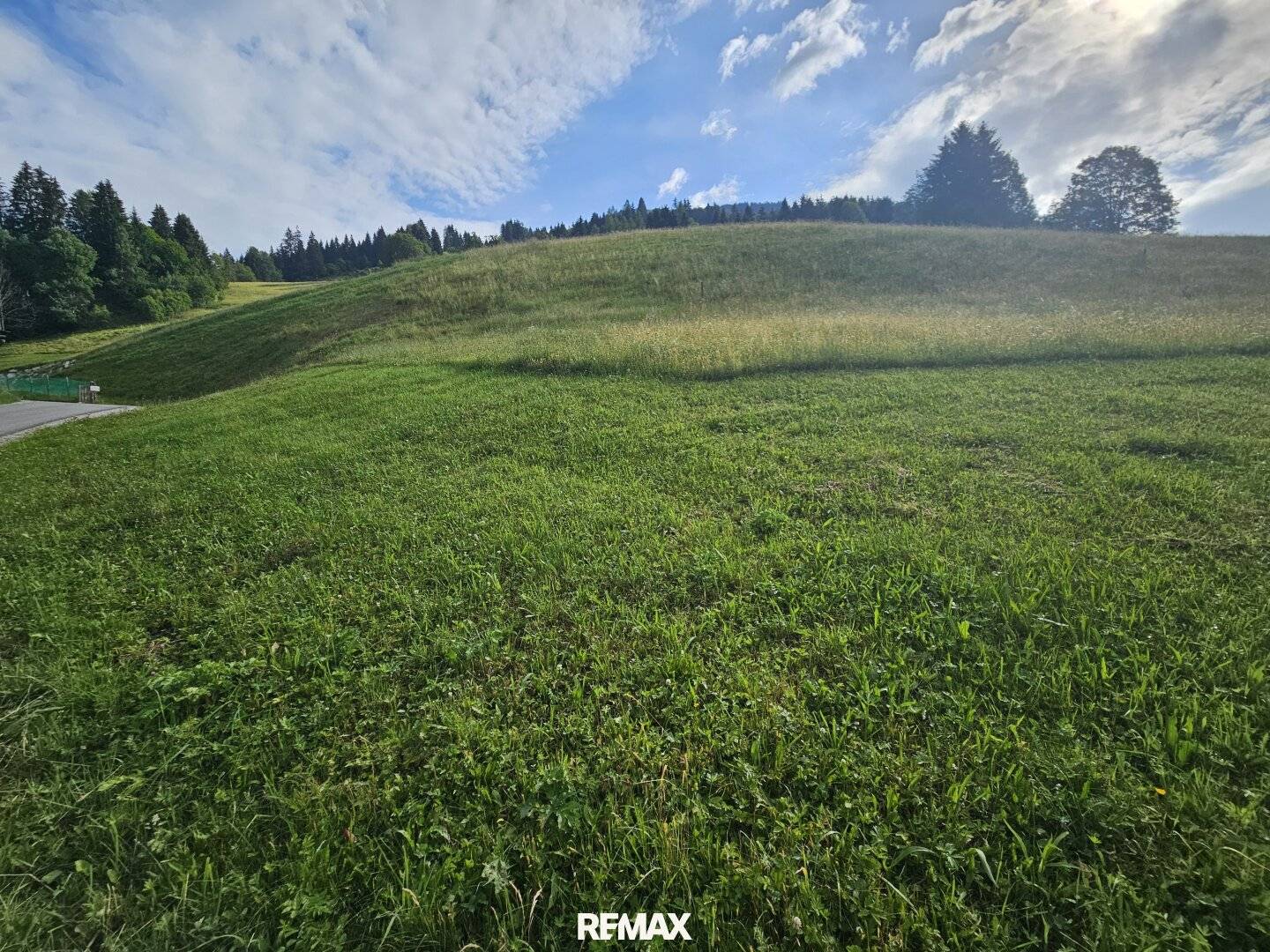 Grundstück mit Panoramablick und Bebauungsplan