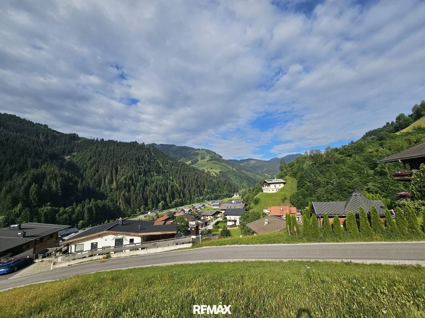 Grundstück mit Panoramablick und Bebauungsplan