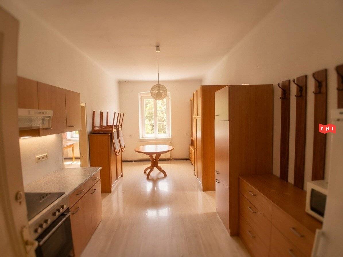 Bright apartment with open kitchen and shared garden