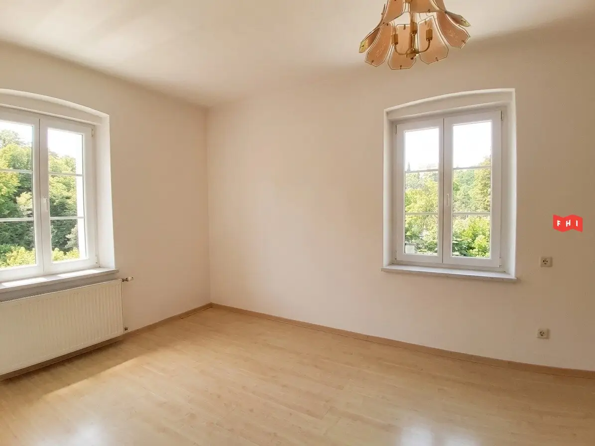 Bright apartment with open kitchen and shared garden