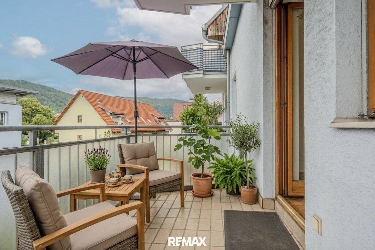 Bright 2-room apartment with balcony and underground parking